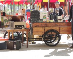 Koffiebakfiets op festivalterrein